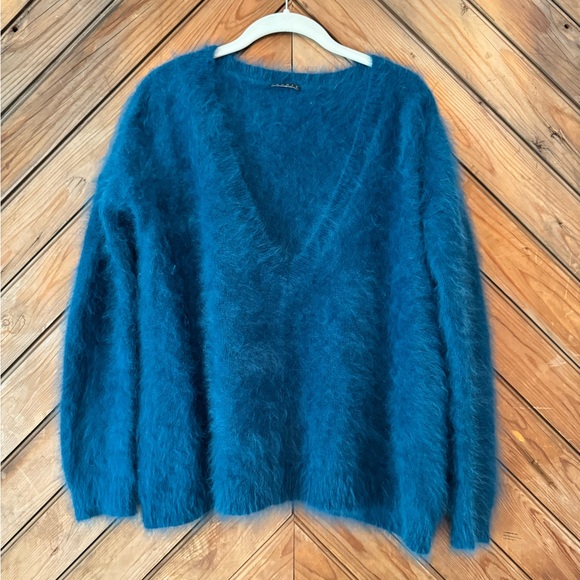 Theory Sweaters - Theory Angora blend blue green v-neck sweater long sleeve fuzzy women’s small